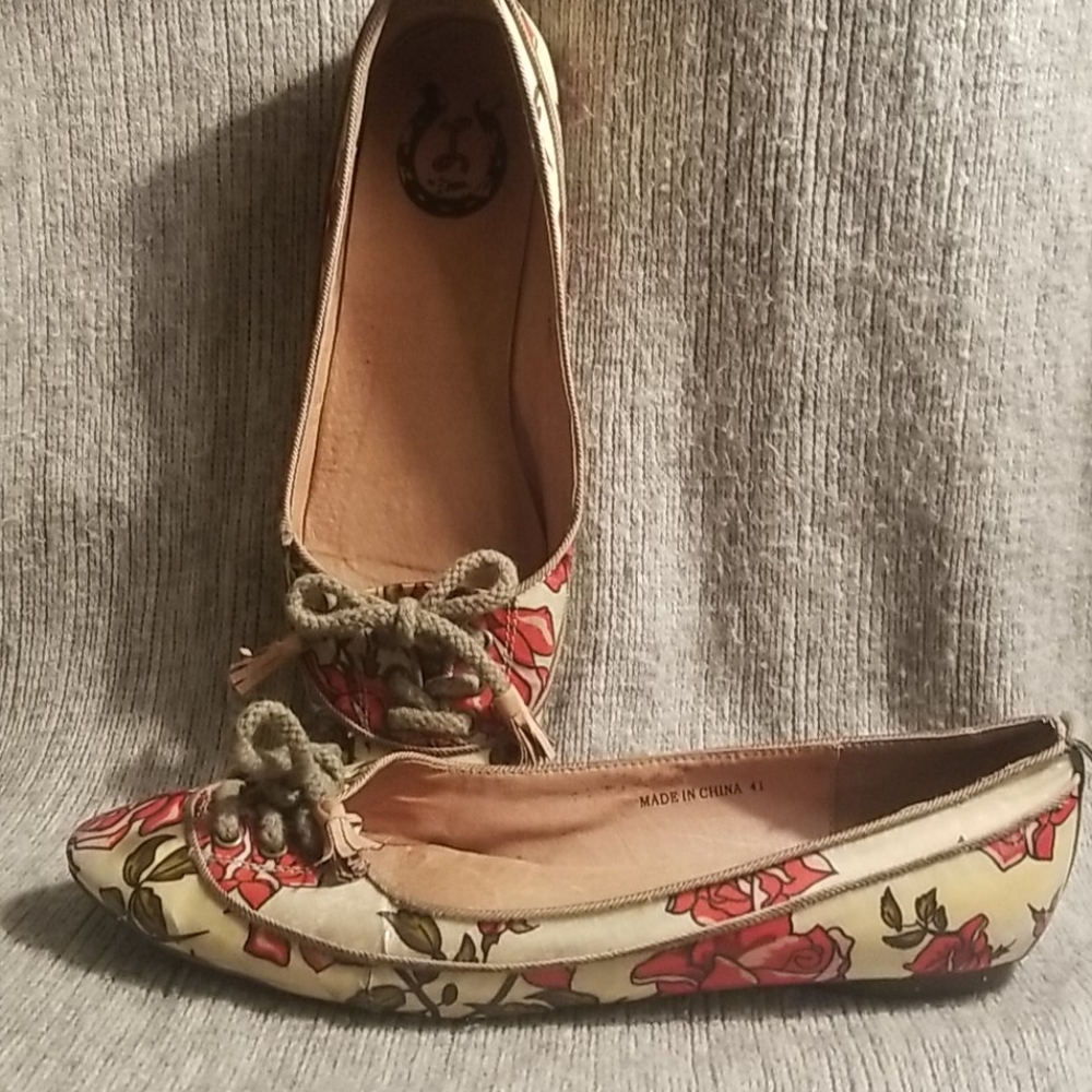 Tattoo rose print flats